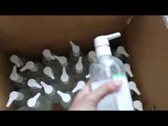 Gel desinfetante para as mãos descartável, álcool, líquido sem água e grupo de adultos